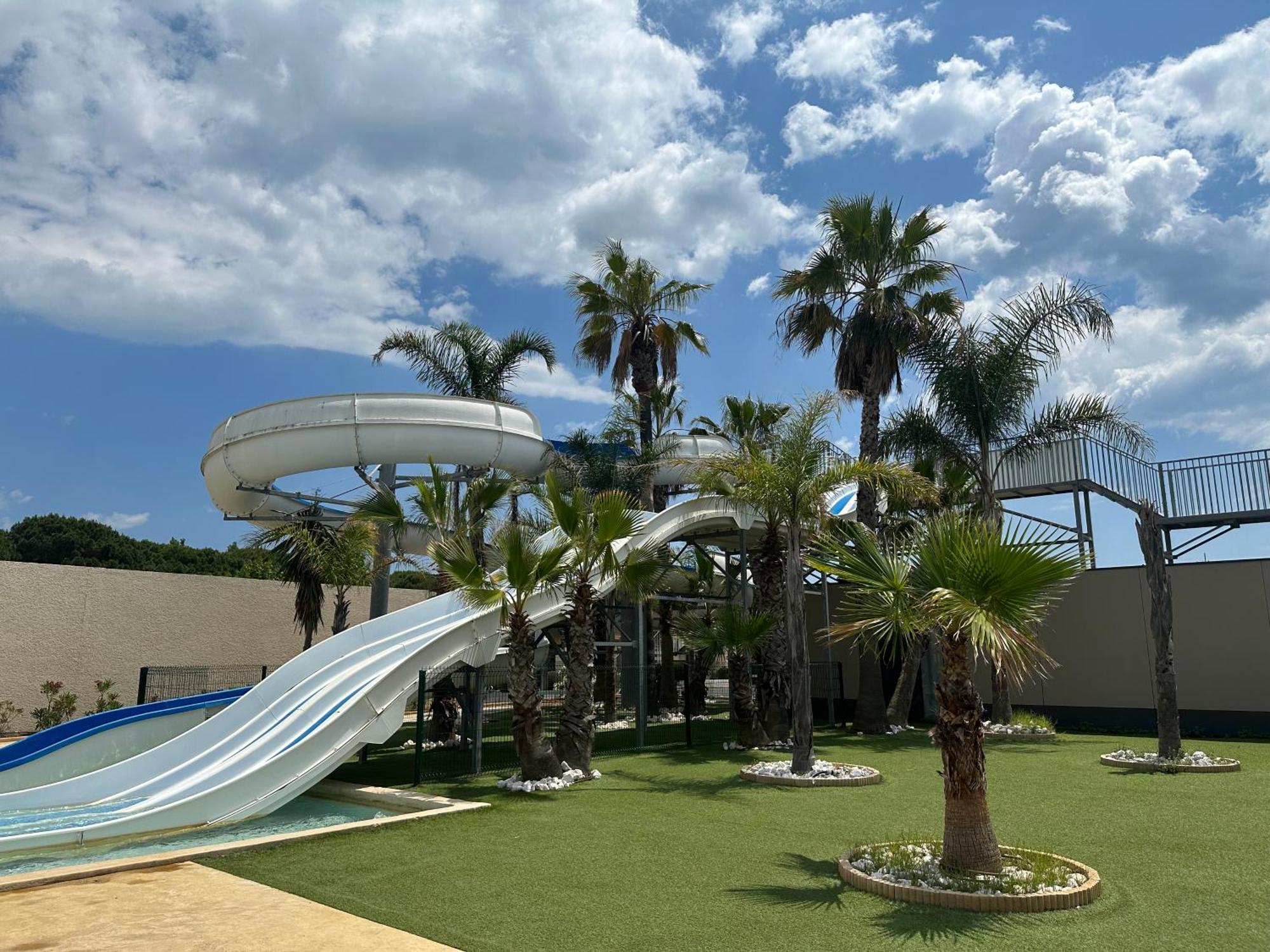 Holiday home Maison 3ch Piscine Bord De Village
